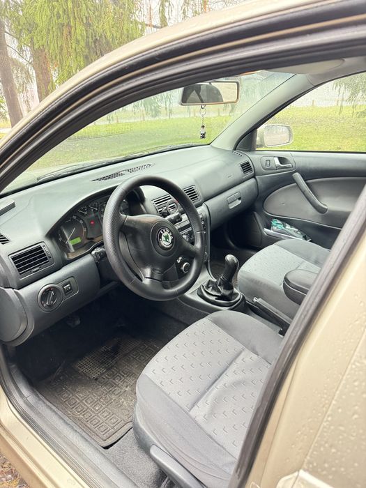 Skoda Oktavia Tour 1.6 AKL