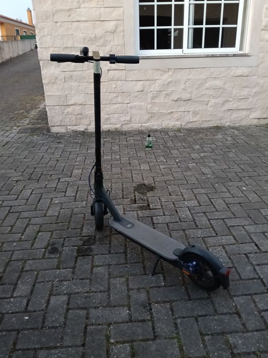 Xiaomi Electric Scooter Mi 3 (Como Nova) + Capacete Opcional