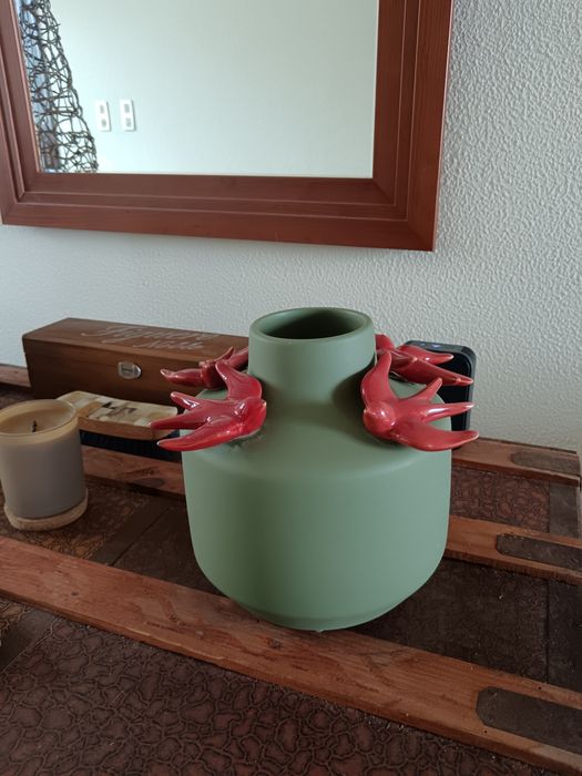 Jarra/peça verde com andorinhas