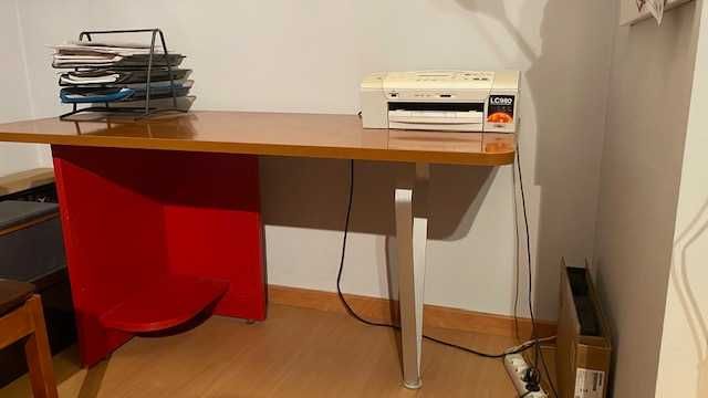 Secretária de quarto jovem