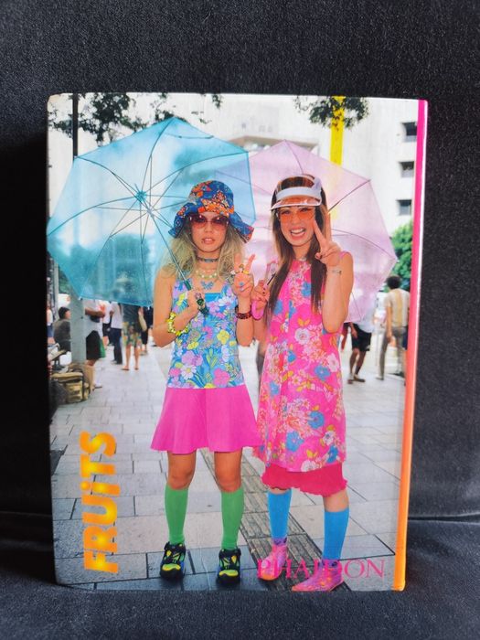 Livro e postais Fruits