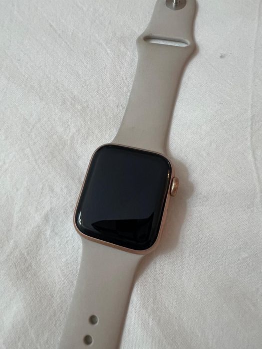 Apple watch gold aluminum