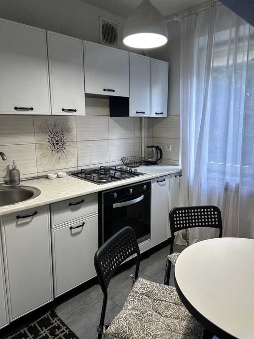 Здається в оренду 1-к квартира на вул. Тичини