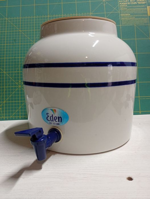 Dystrybutor ceramiczny do wody ,miska ceramiczna