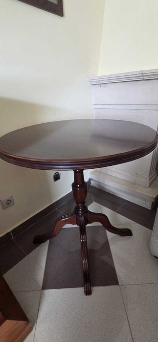Mesa em madeira mogno - estilo pé de galo.
