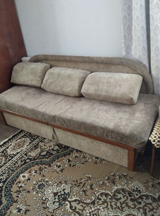 Диван розкладний.