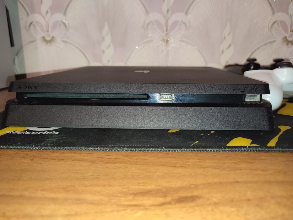 PlayStation 4 slim 1TB