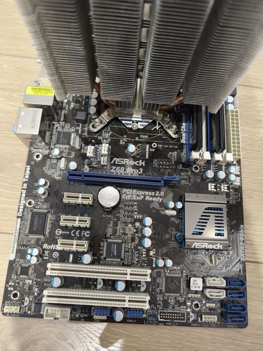 Zestaw płyta główna procesor i pamięć RAM.