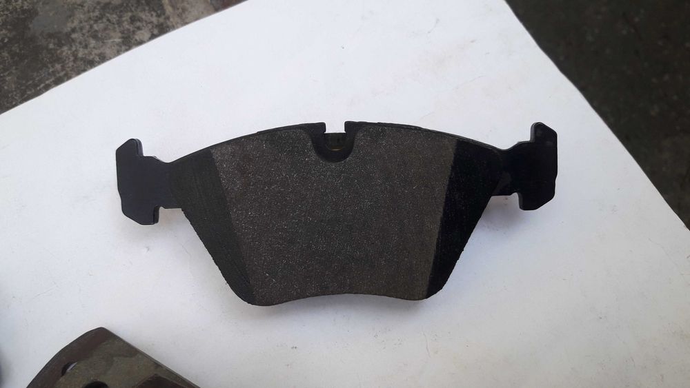 Тормозные колодки передние Opel, Toyota, ВАЗ, Nissan, BMW б/у.