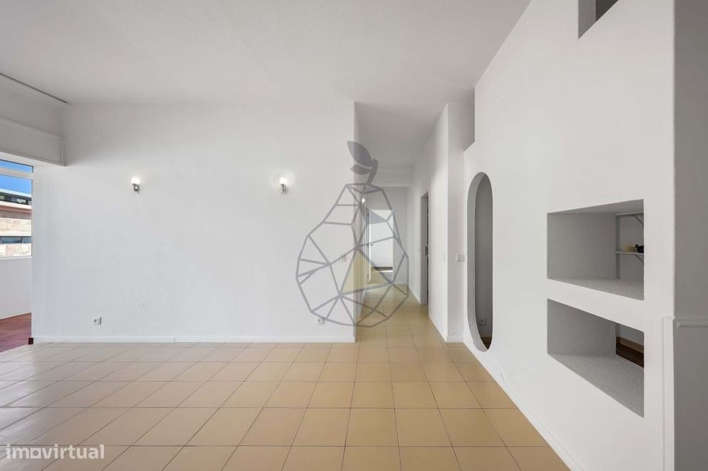 Fantástico apartamento T2+1 renovado, espaçoso e luminoso junto á Ribe — Portimão, Faro