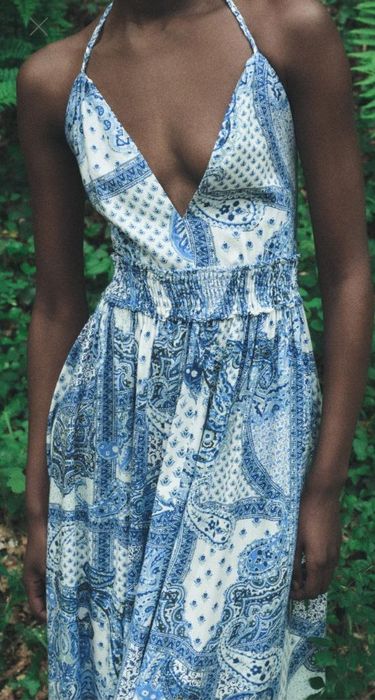 Сукня   ZARA  з відкритою спинкою