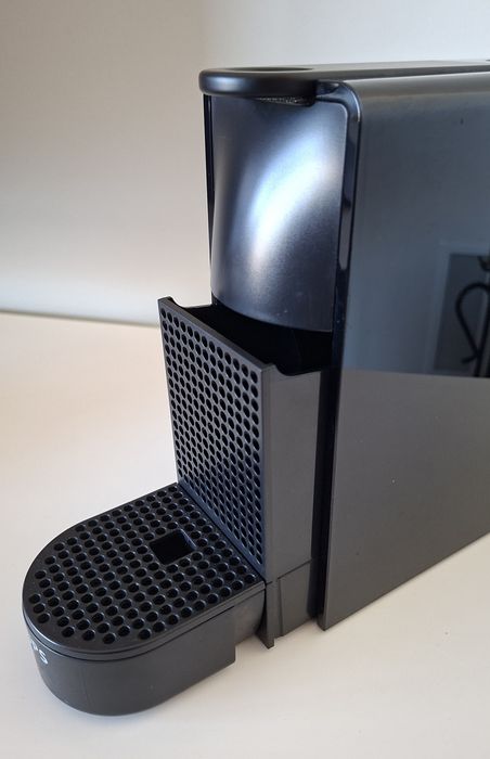 Máquina Nespresso Krups Essenza Mini