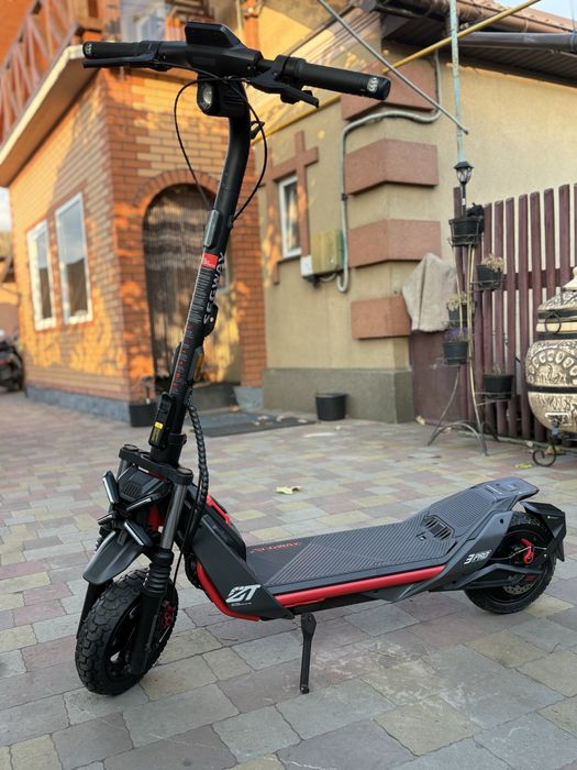 Електросамокат Ninebot zt3 pro