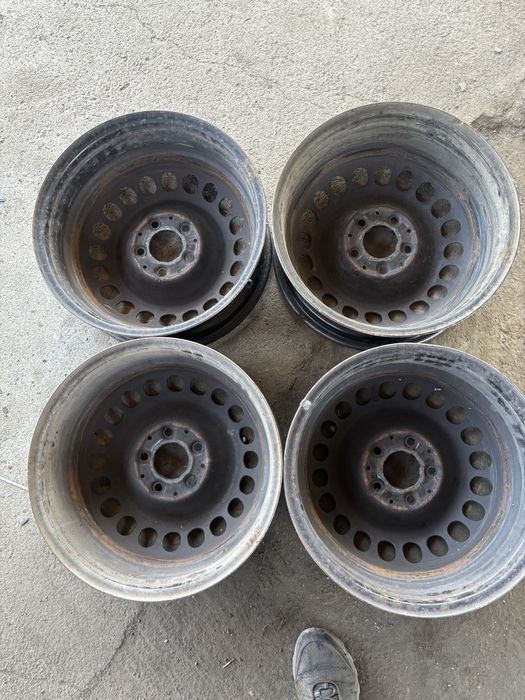 Диски Мерседес з ковпаками