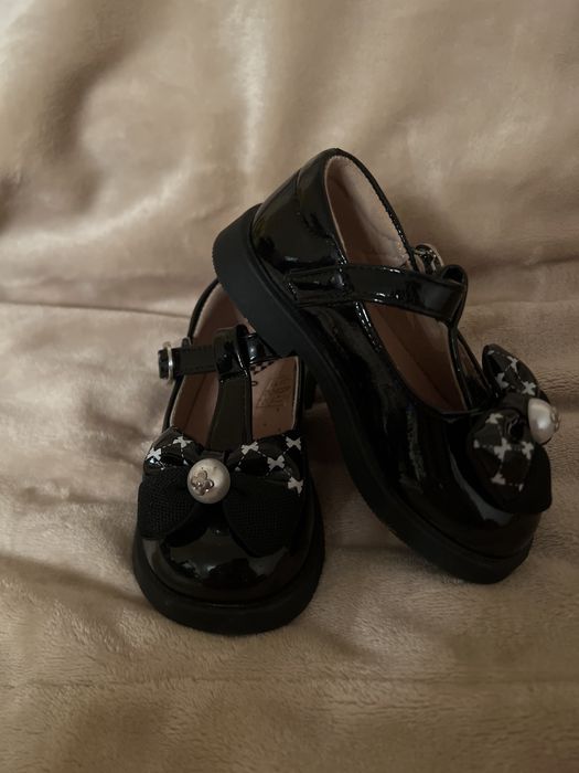 Дитяче взуття чорне лакове 25 розмін