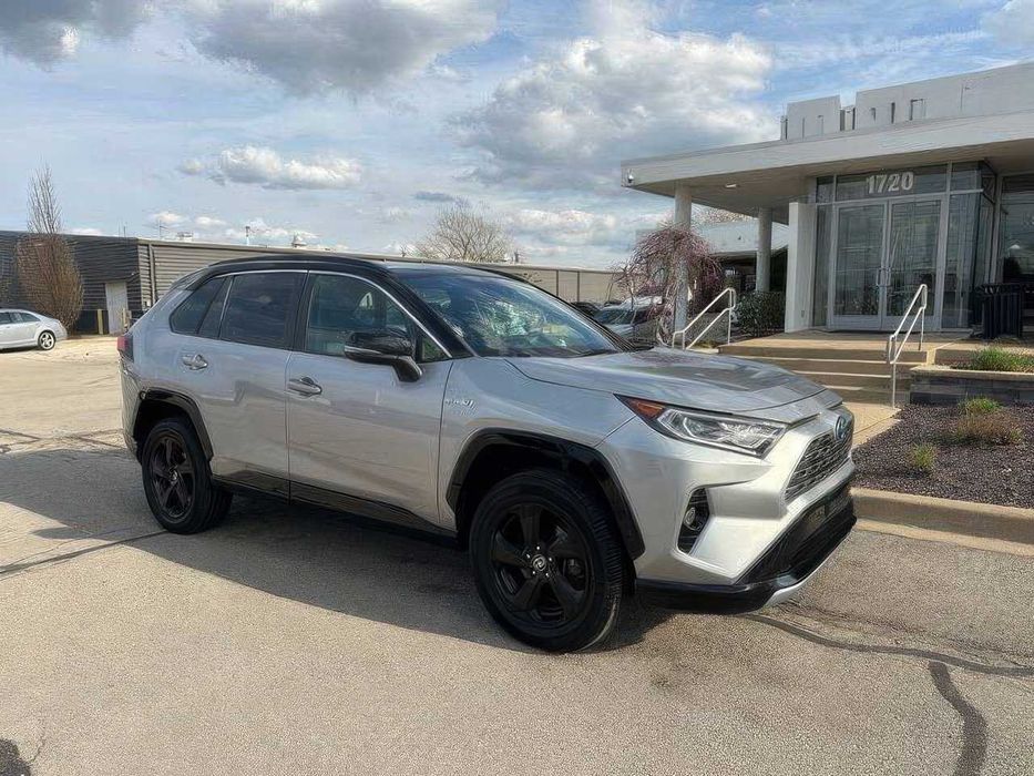 Toyota RAV4 Hybrid XSE      2021