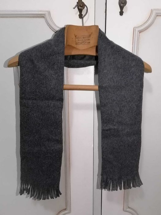 Cachecol Cosmopolitan Cinzento - NOVO, nunca usado - NEGOCIÁVEL