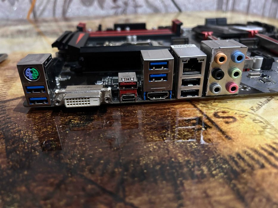 Материнська плата Gigabyte Aorus Z370 Gaming K3