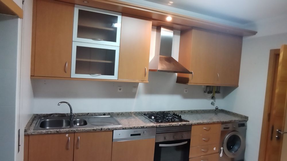 Cozinha completa com eletrodomésticos