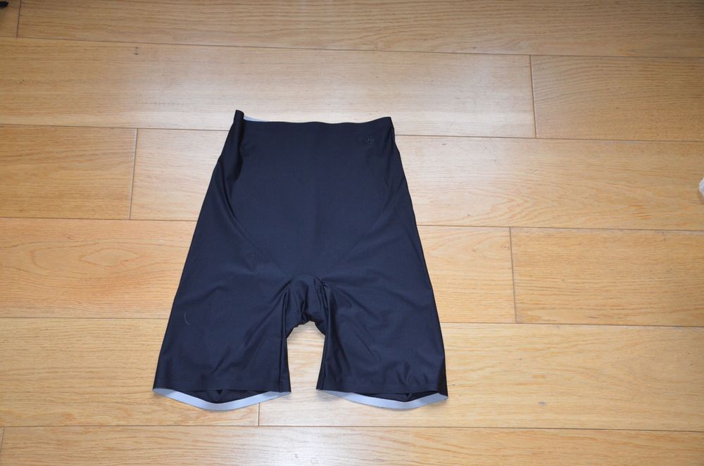 Triumph majtki modelujące /wyszczuplające r. S czarne