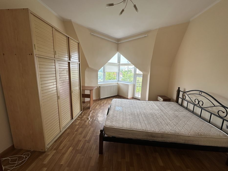 Продам в центрі 2 км квартиру вул. Вовчинецька