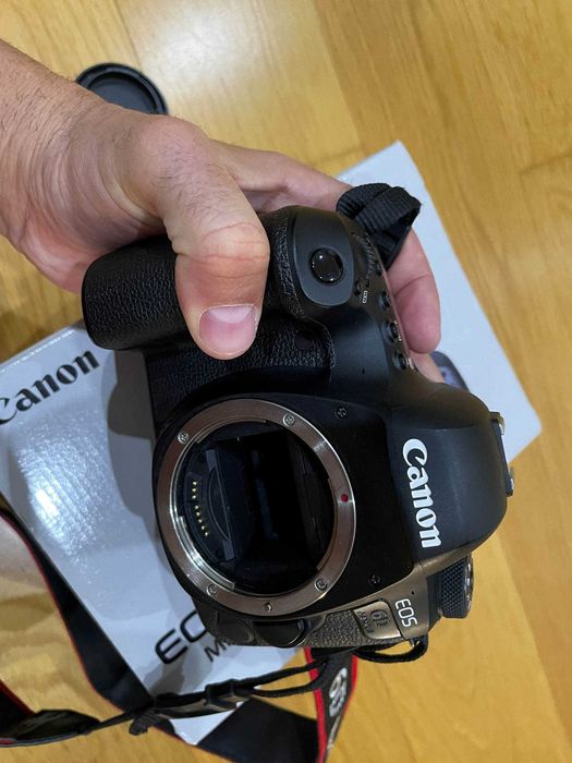 Canon EOS 6D Mark II - Como Nova
