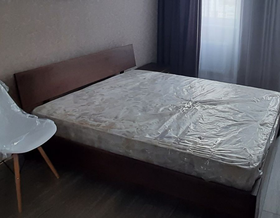 Продам кровать(ясень) + Матрас(Матролюкс) 140×190