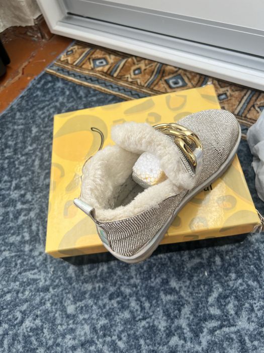 Взуття уггі в гарному стані