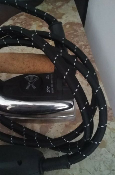 Ferro de engomar com caldeira