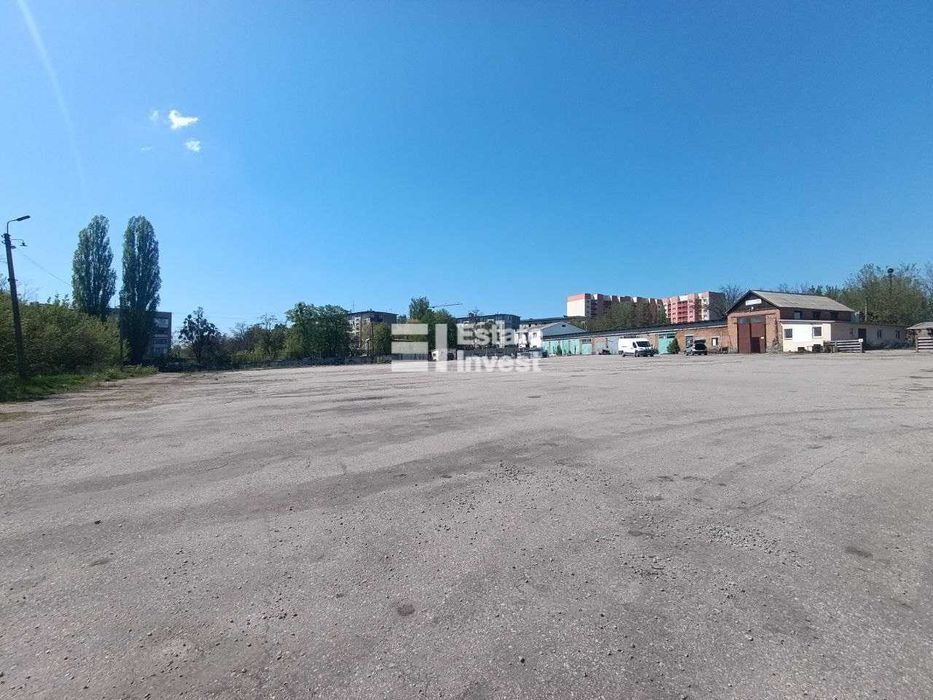 Продам майновий комплекс у смт. Подвірки