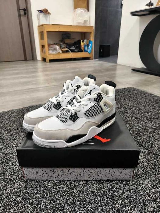 Jordan_4_Retro_Military_black R.40