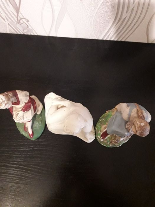 Статуэтки из гипса артели Кунгур.Девочка с книгой