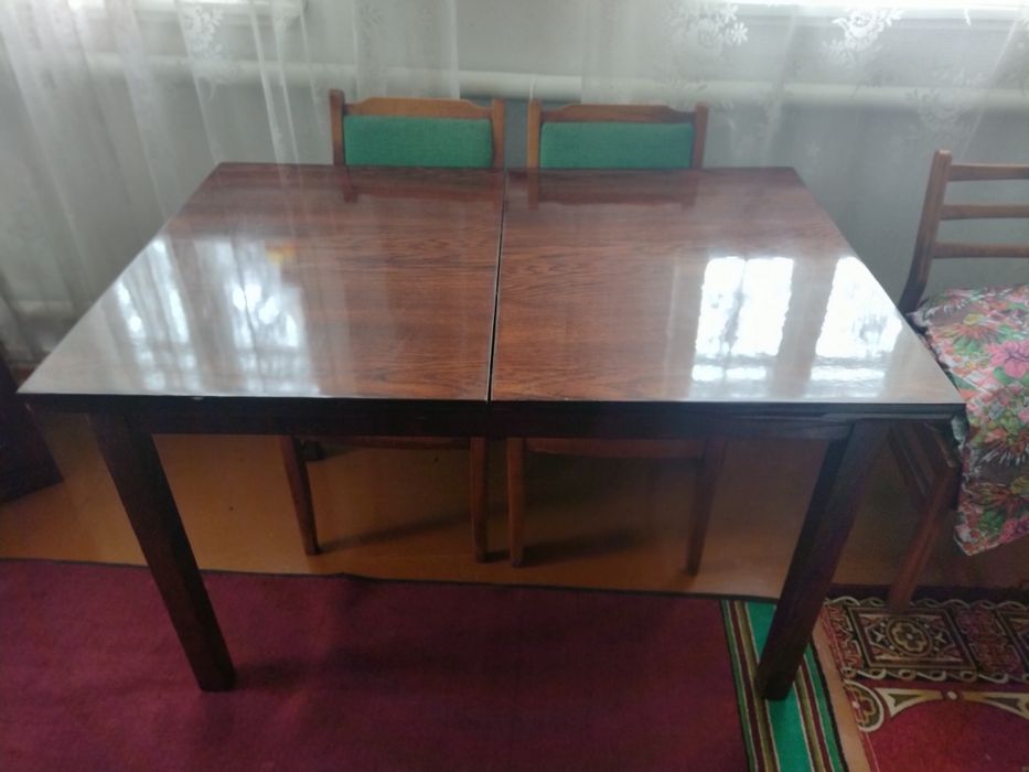 Стіл обідній дерев'яний