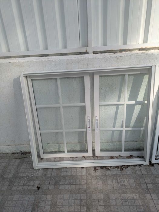 Janela em alumínio com aro