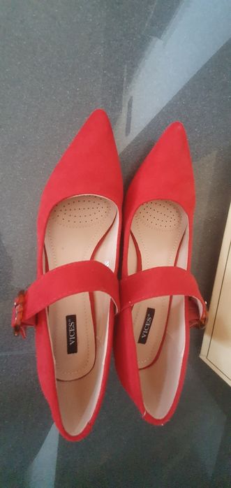 Buty na obcasie czerwone