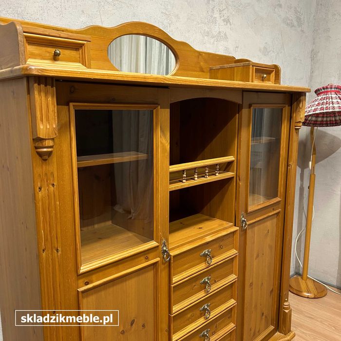 061125 Wysoka komoda, bieliźniarka, barek, toaletka, bardzo praktyczna