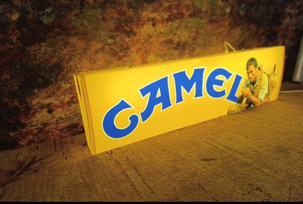 Reklama podświetlana Camel