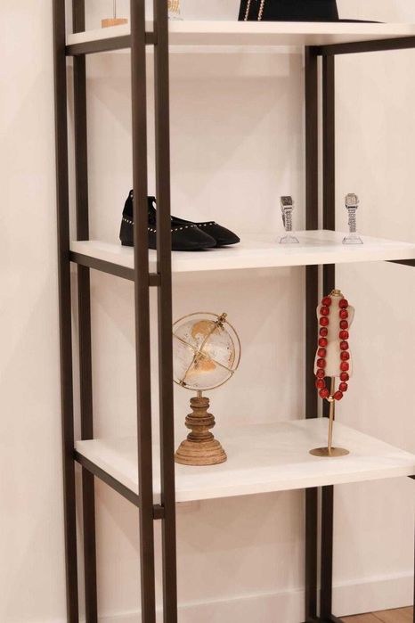 Mobiliário para espaços comerciais, lojas de roupa e outros