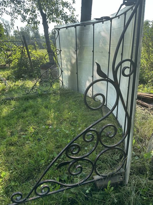 Дашок навіс кований з полікарбонатом накриття