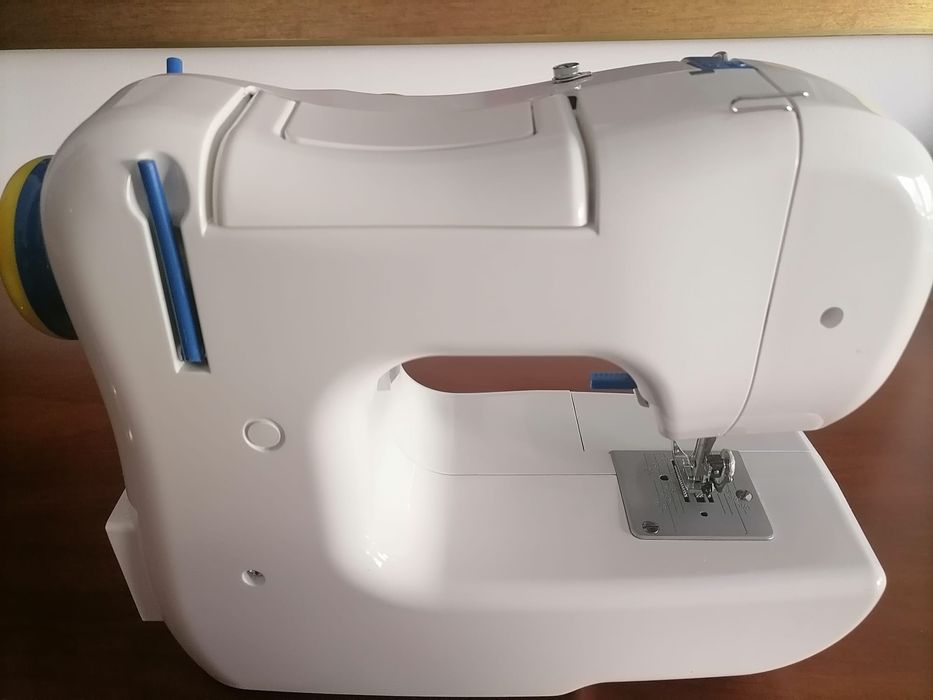 Vendo máquina de costura portátil