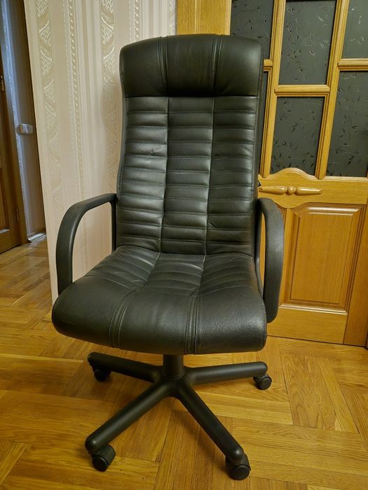 Крісло офісне шкіряне Nowy styl