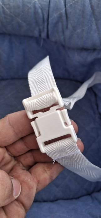 Cadeirinha de refeição portatil de encaixe.