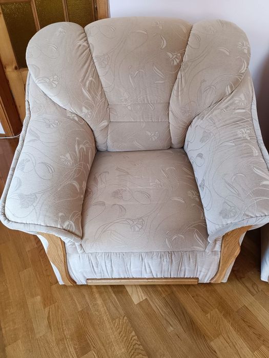 Розкладний диван і два крісла