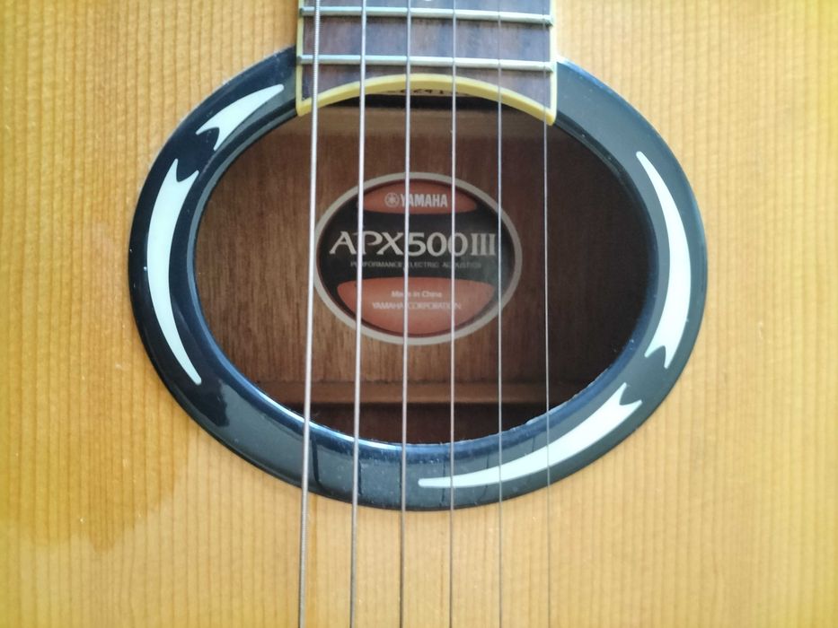 Guitarra Eletroacústica Yamaha APX500III + Saco