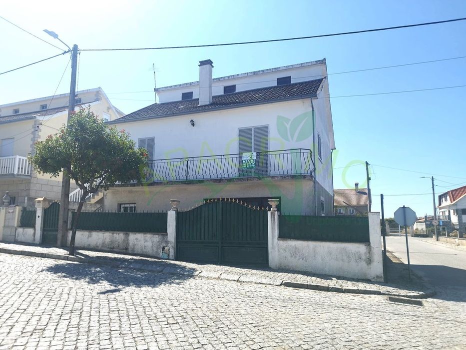 Moradia próxima do centro histórico de Penedono