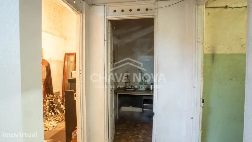 Garagem / Armazém Independente com 256m² na Avenida da República