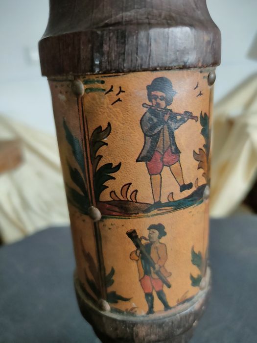 Castiçal vintage em madeira.