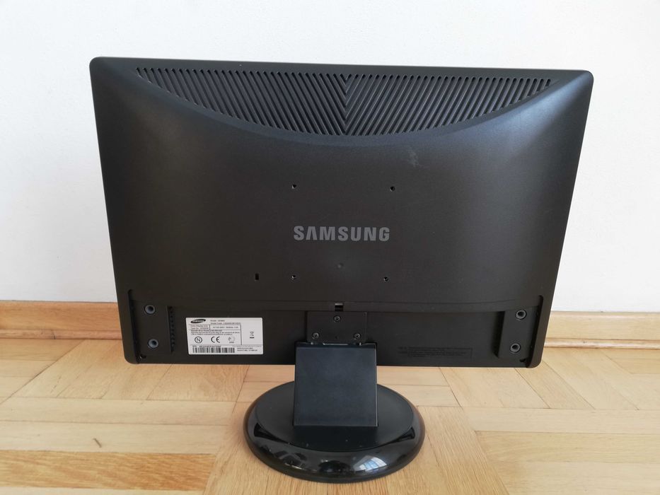 Monitor Samsung SyncMaster 223BW - 22 cale uszkodzony