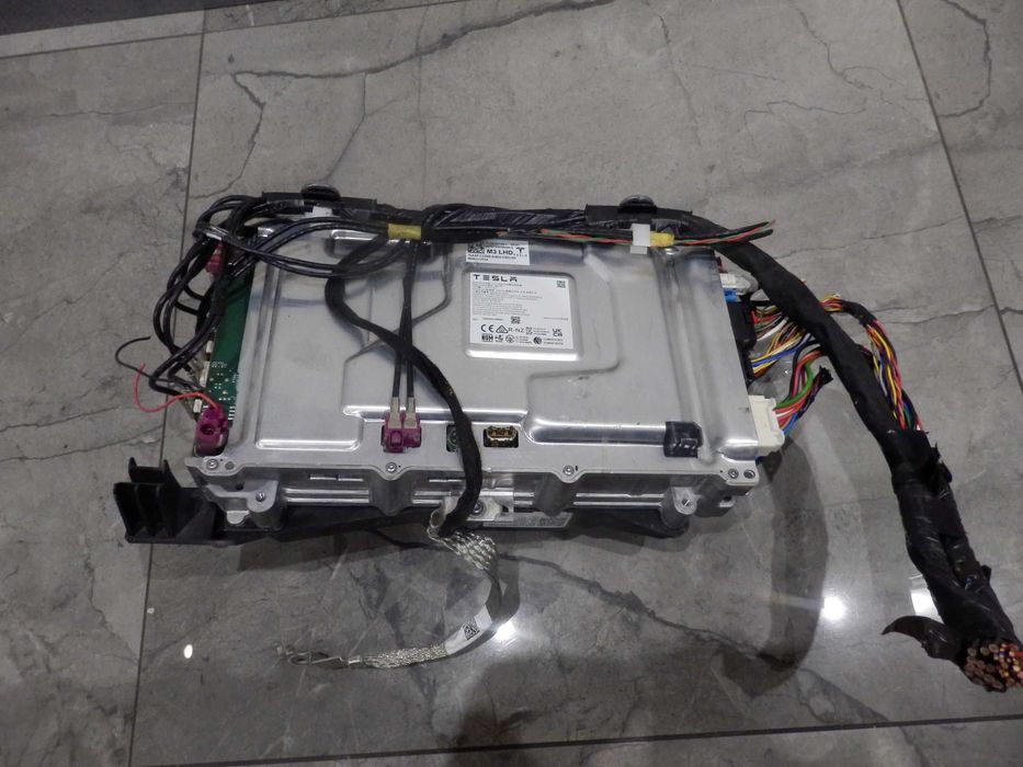 Tesla Model 3 Sterownik Moduł Komputer Autopilot