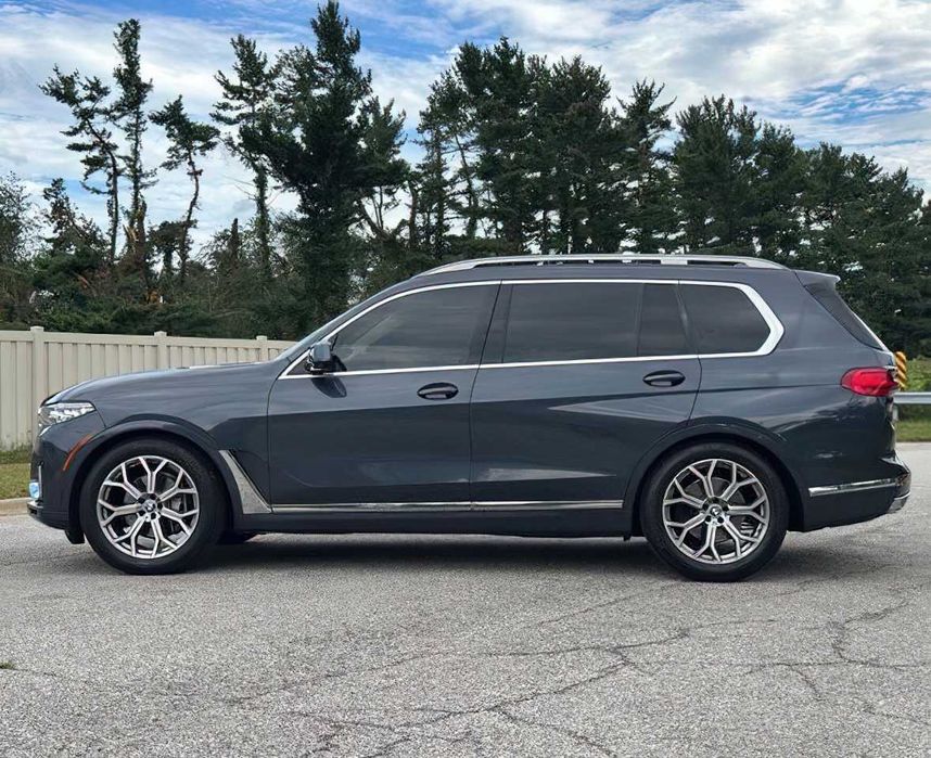 BMW X7      2021